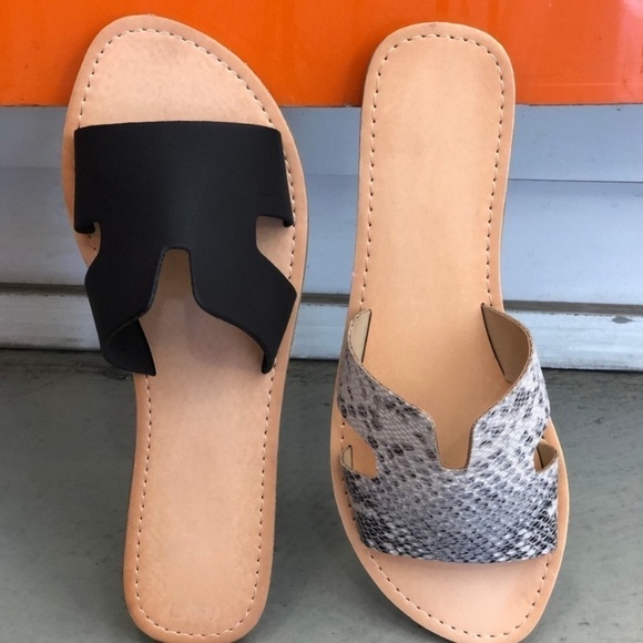 Slip-on Black Flats Sandals - Picture 6 of 6